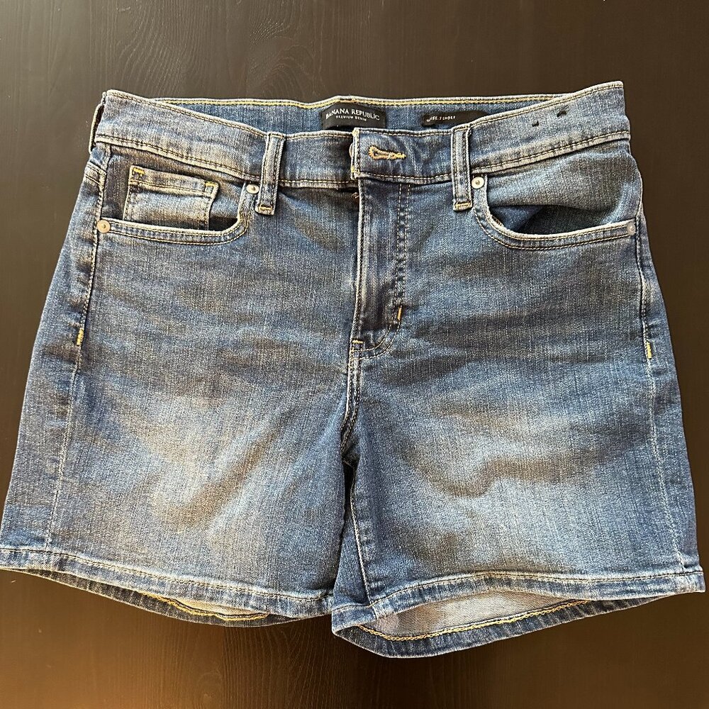Banana Republic Premium Denim Shorts Size 28P | Mid-Rise